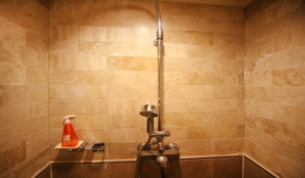 홀리데이 스파 욕실