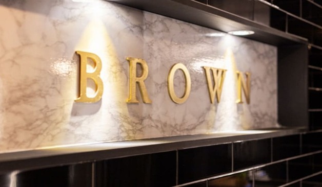 브라운테라피 간판