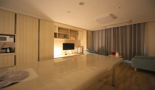 광교중앙역 지우스웨디시