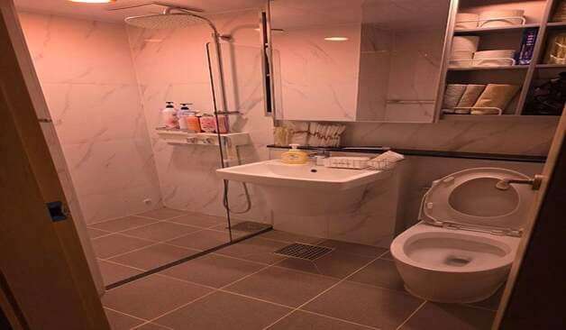 인천 청라 1인샵 두근두근 마사지샵 깔끔하고 아늑한 샤워실 이미지