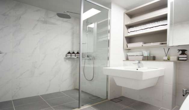 수원 광교 산책스웨디시 샤워실 실제 샵사진1