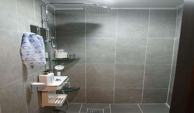 강남 논현 썸스웨디시 샤워실