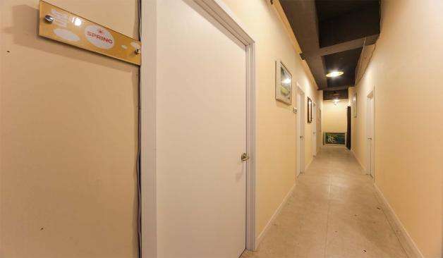 부천 중동 영스테라피 복도 실제 샵사진1