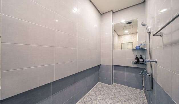 광주 우산동 태국마사지 샤워실