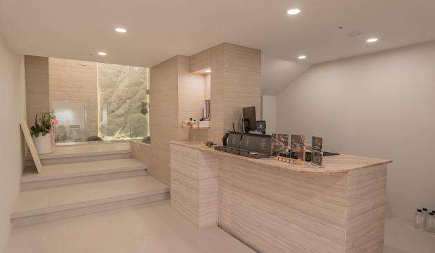 강남 논현동 카스탈리아 입구 카운터