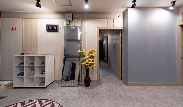 시흥 배곧 골드아로마테라피 미니멀한 복도 이미지1