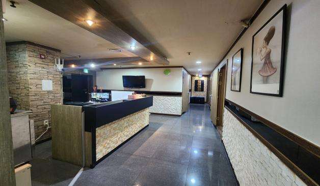 천안 성정동 원테라피 카운터 로비