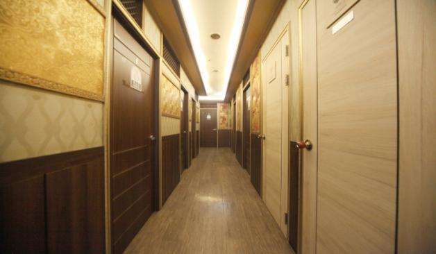 부천 상동역 초콜릿스웨디시 복도 실제 샵사진2