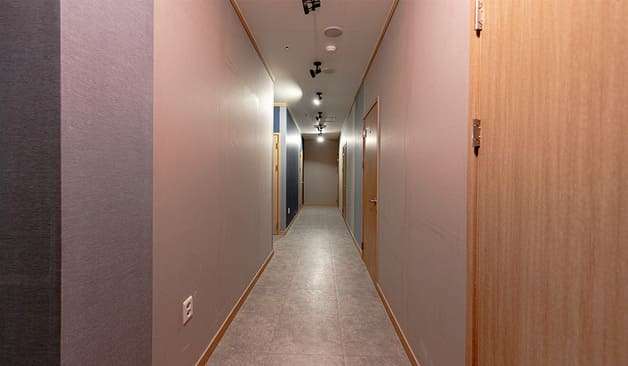 시흥 배곧 골드아로마테라피 미니멀한 복도 이미지3