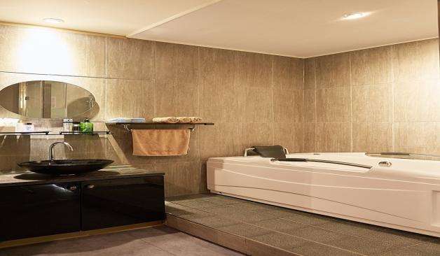 강남 뱅뱅사거리 스파드자이 스파시설