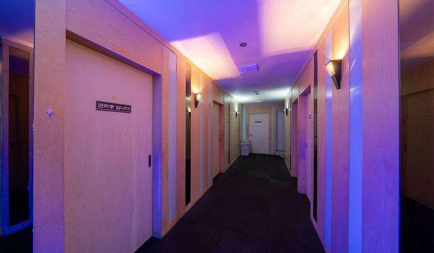 안산 고잔동 라스트 마사지샵 관리실로 향하는 복도