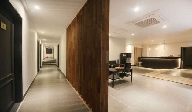 수원 인계동 하이앤드테라피 복도 실제 샵사진