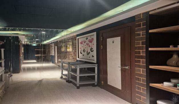 광양 수아로마 넓고 평온한 느낌의 복도 실제이미지