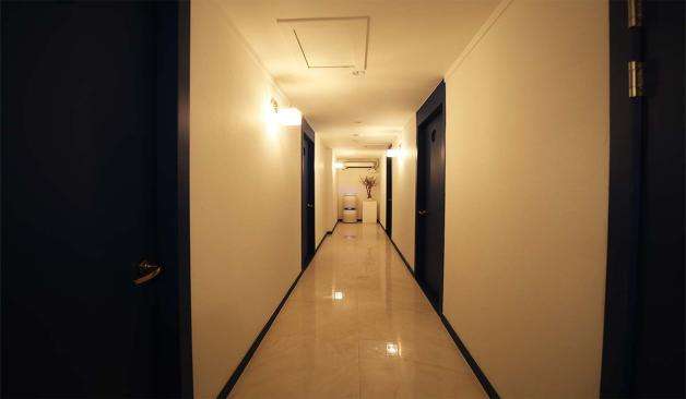 강남 선릉 레드스웨디시 복도