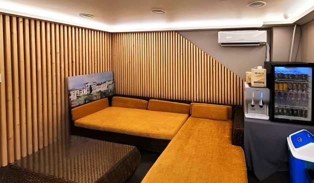 대전 괴정동 가온스웨디시 정수기와 냉장고가 있는 대기실 실제 샵사진