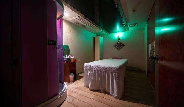 부천 중동 세라픽스웨디시 하얀 조명의 관리실 실제 샵사진